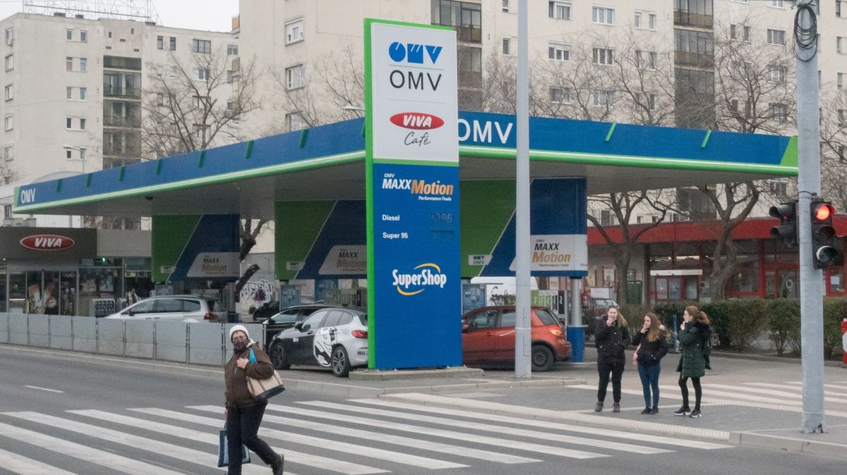 Maďarsko prodloužilo zastropování cen pohonných hmot do konce roku